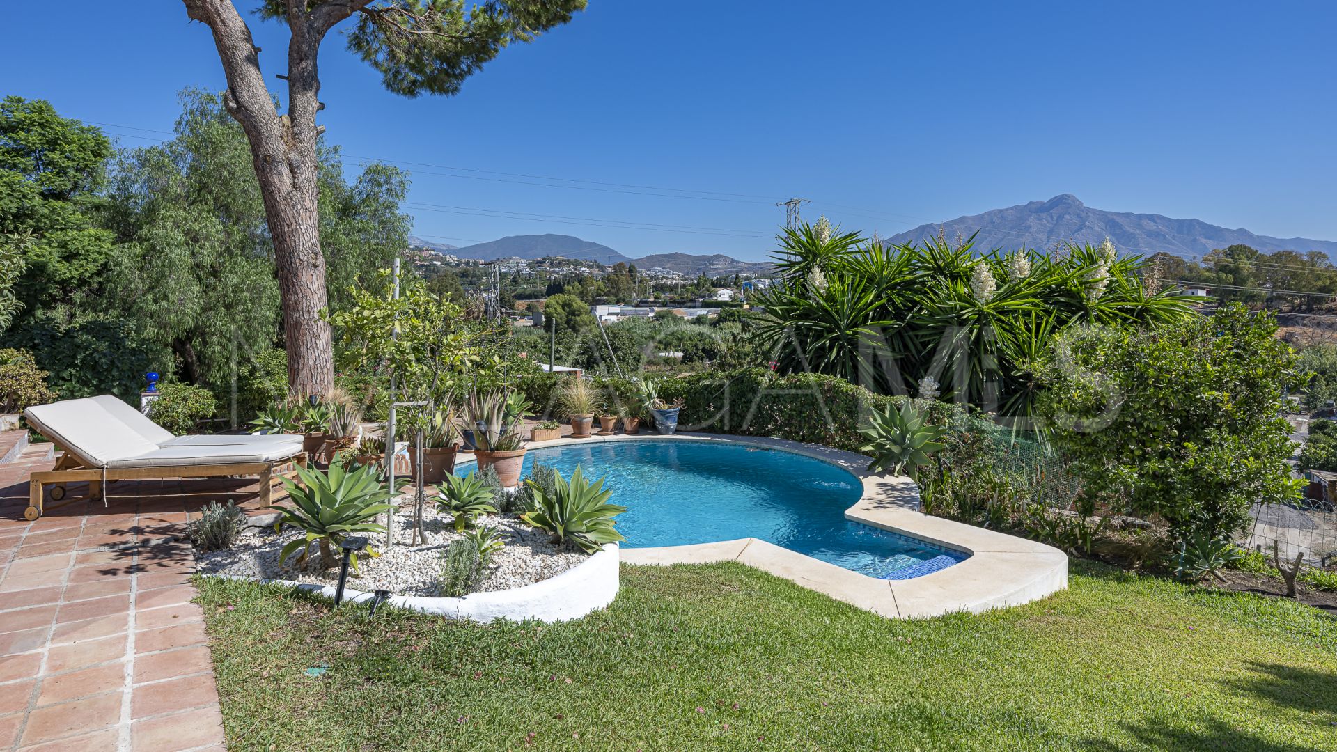 Villa for sale in Guadalmina Alta