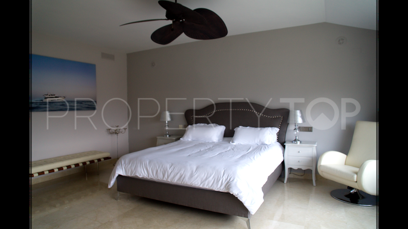 For sale apartment with 4 bedrooms in Sotogrande Marina