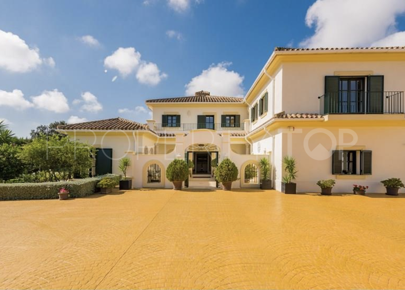 Villa a la venta con 5 dormitorios en San Roque Golf