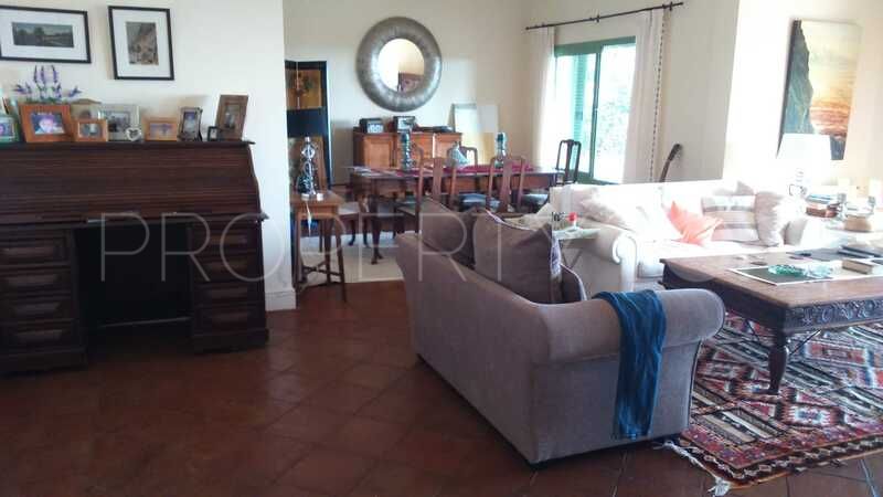 Comprar casa de 4 dormitorios en Torreguadiaro