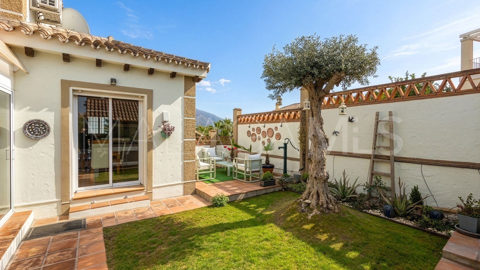 Villa for sale in Coin