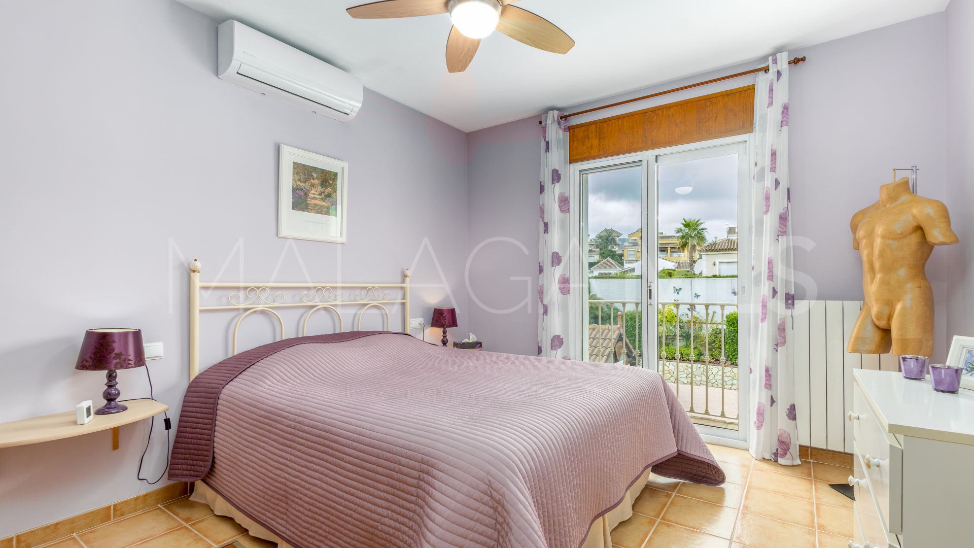 Villa for sale in Coin