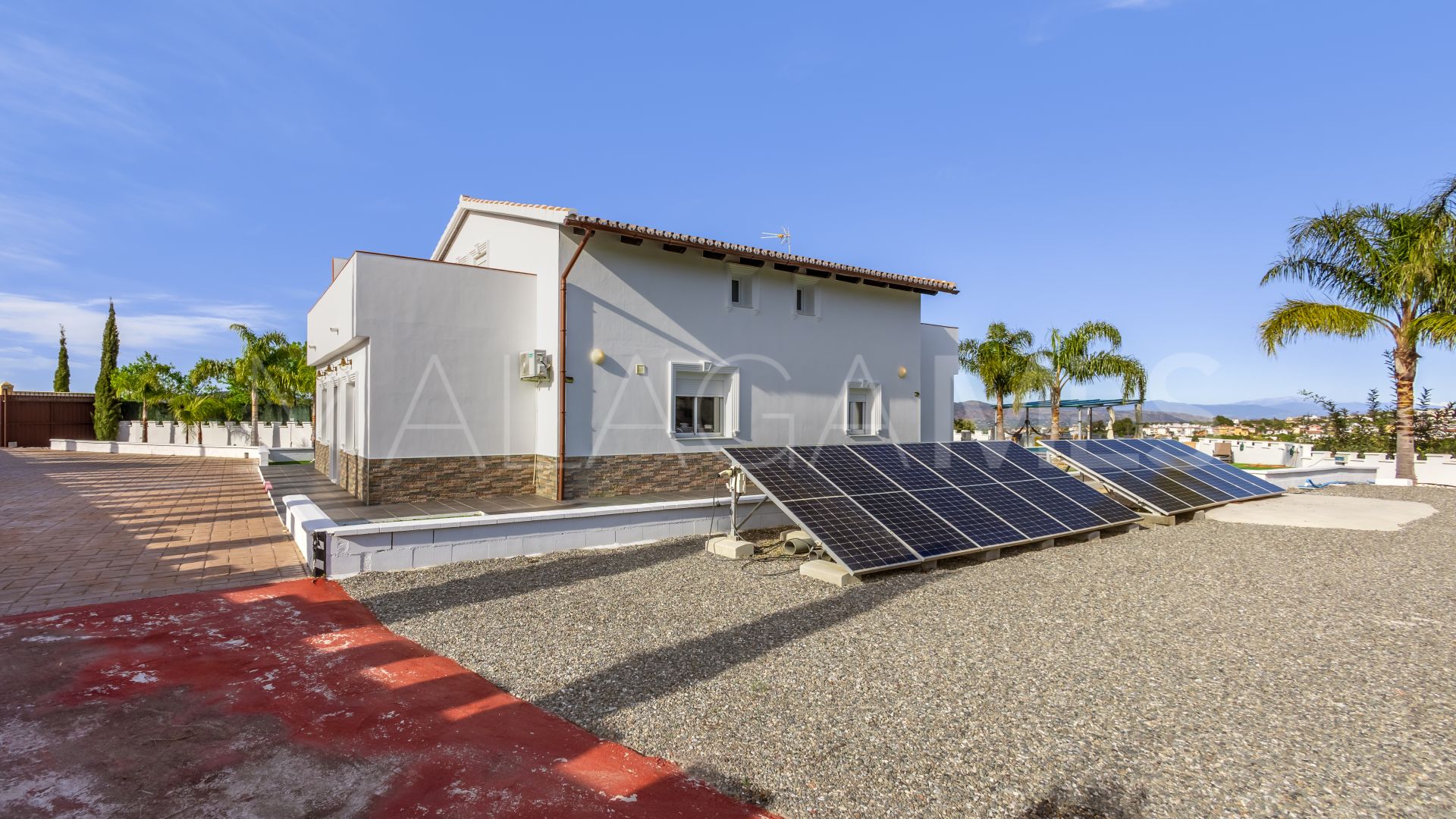 Landhaus for sale in Alhaurin el Grande