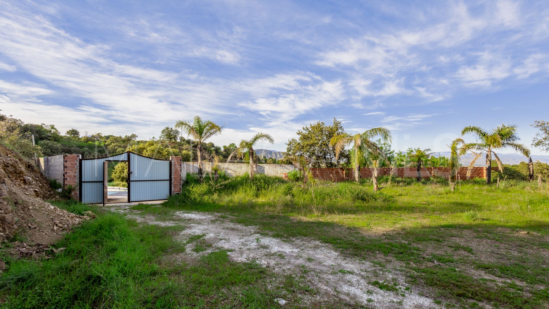 Landhaus for sale in Alhaurin el Grande