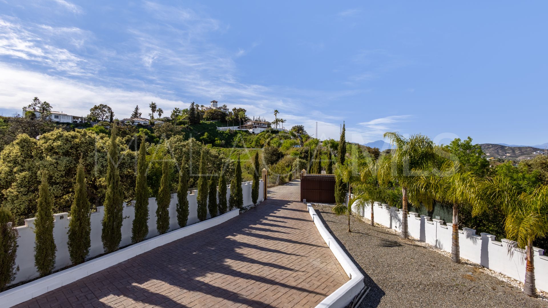 Landhaus for sale in Alhaurin el Grande