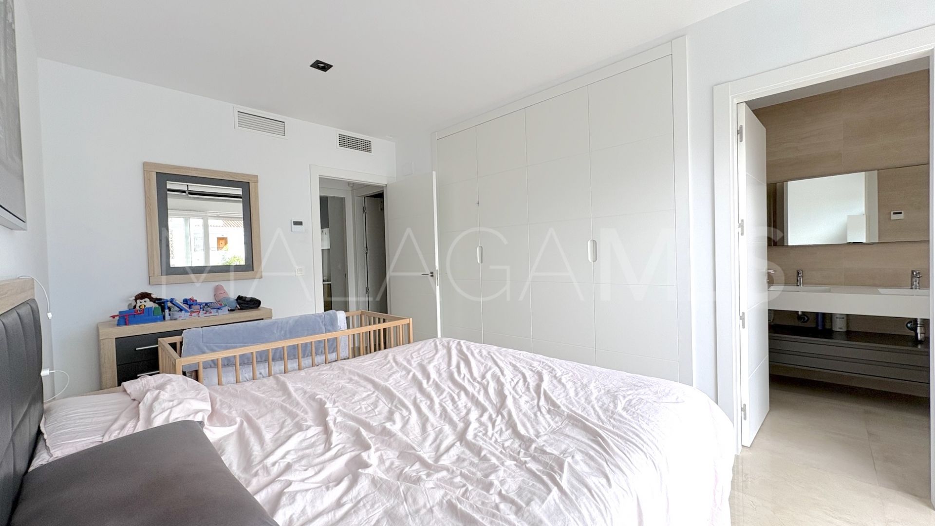 Town house in Calahonda for sale