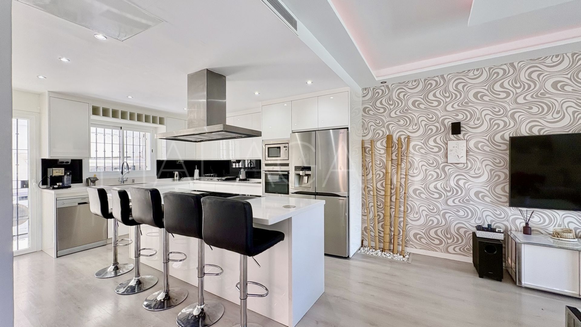 House for sale in Cabopino with 6 bedrooms