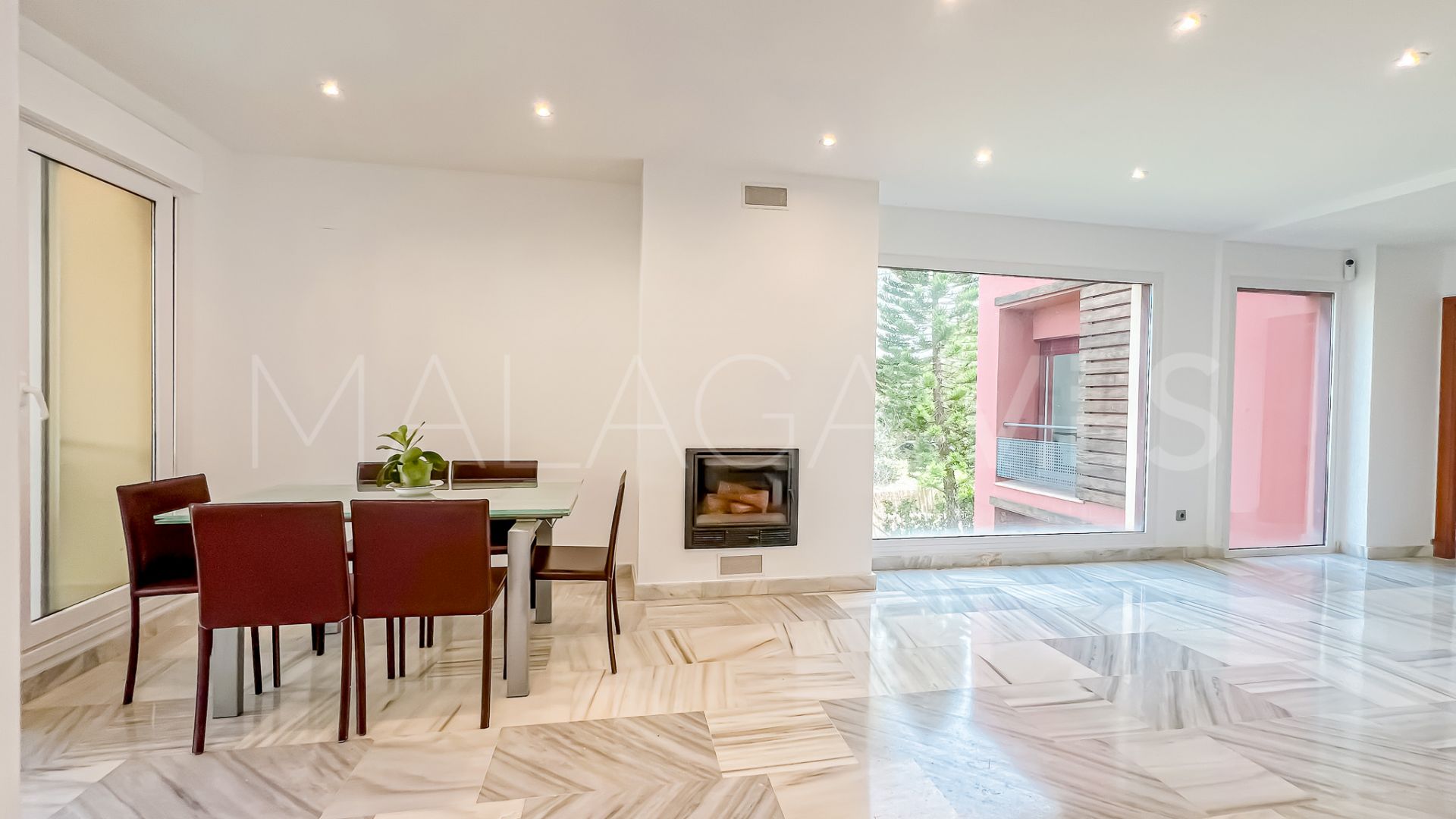 Hus i byn for sale in Parque Botanico