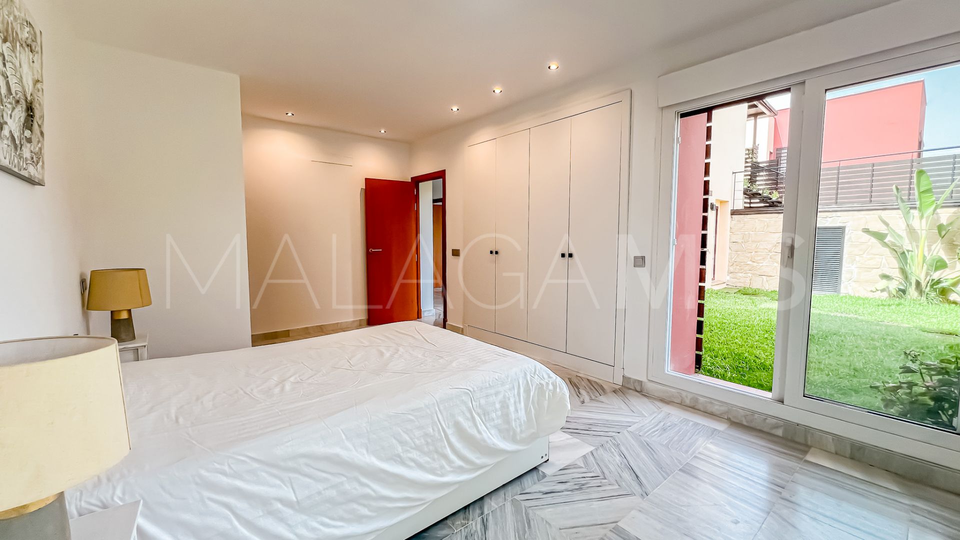 Hus i byn for sale in Parque Botanico