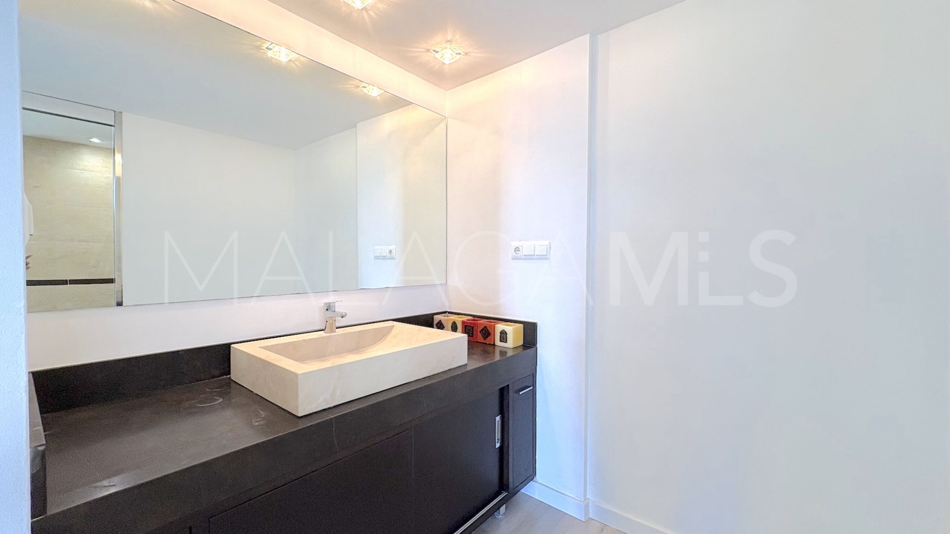 Torrequebrada, apartamento for sale de 2 bedrooms