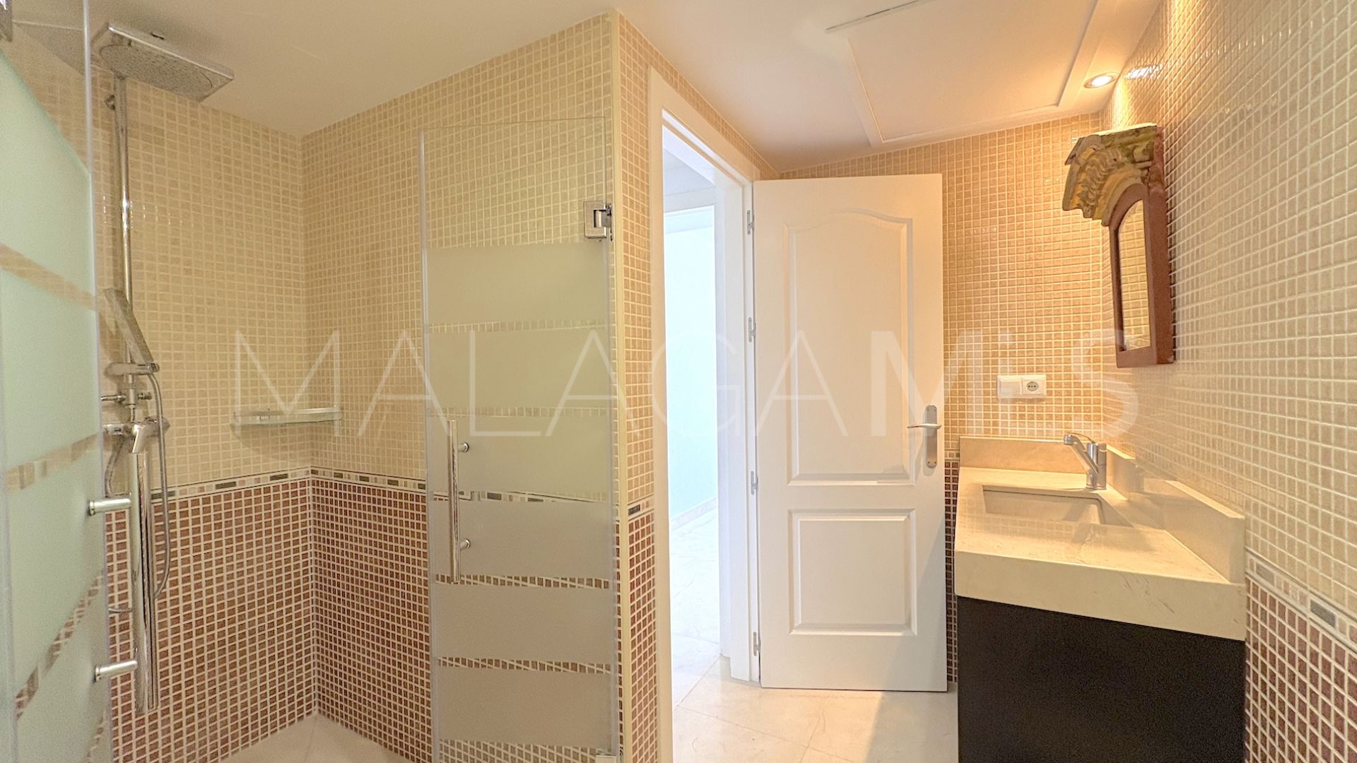 Torrequebrada, apartamento for sale de 2 bedrooms