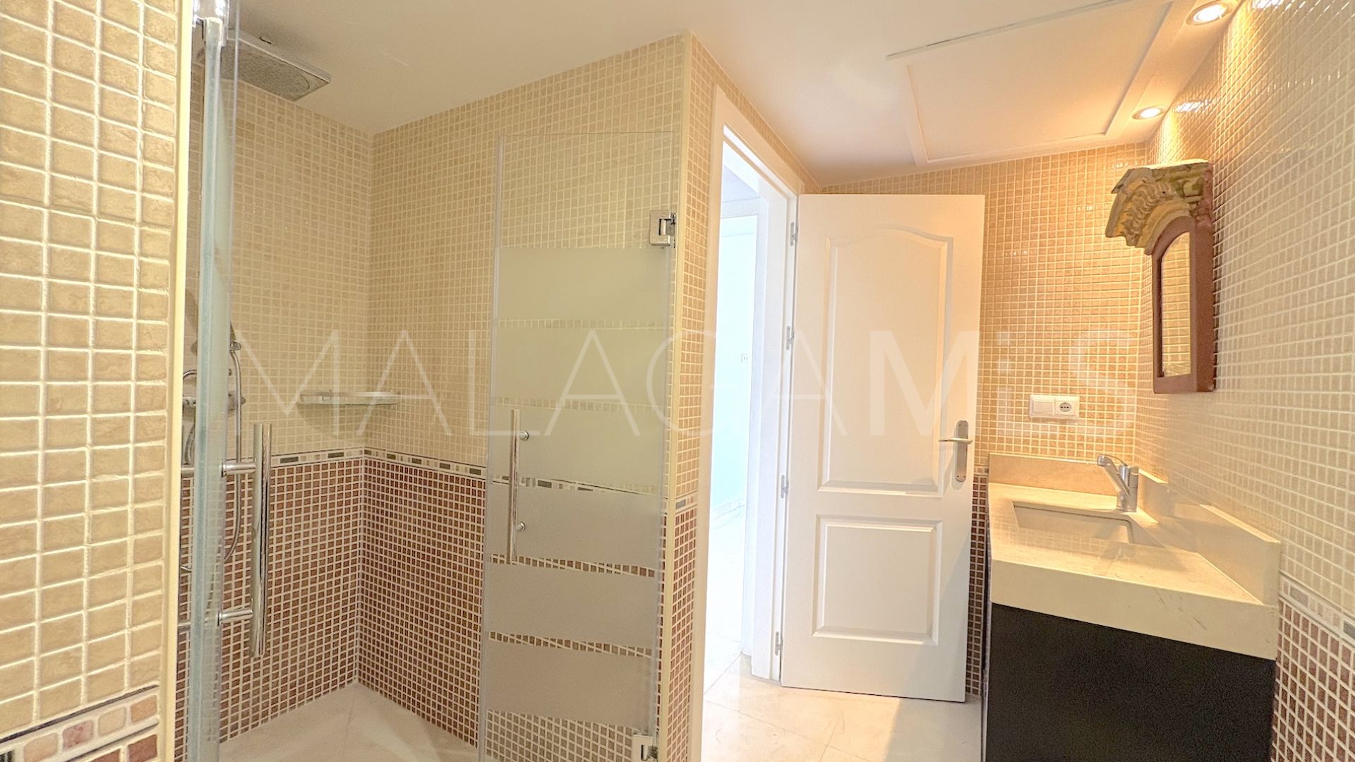 Torrequebrada, apartamento for sale de 2 bedrooms