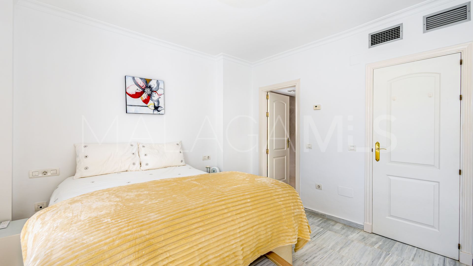 Maison de ville for sale in Alhaurin Golf