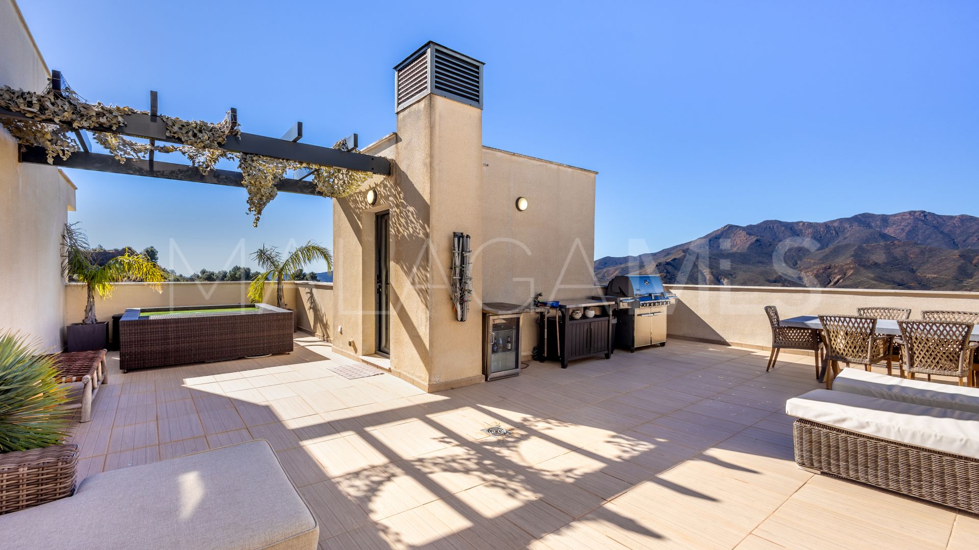 Zweistöckiges penthouse for sale in Alhaurin Golf