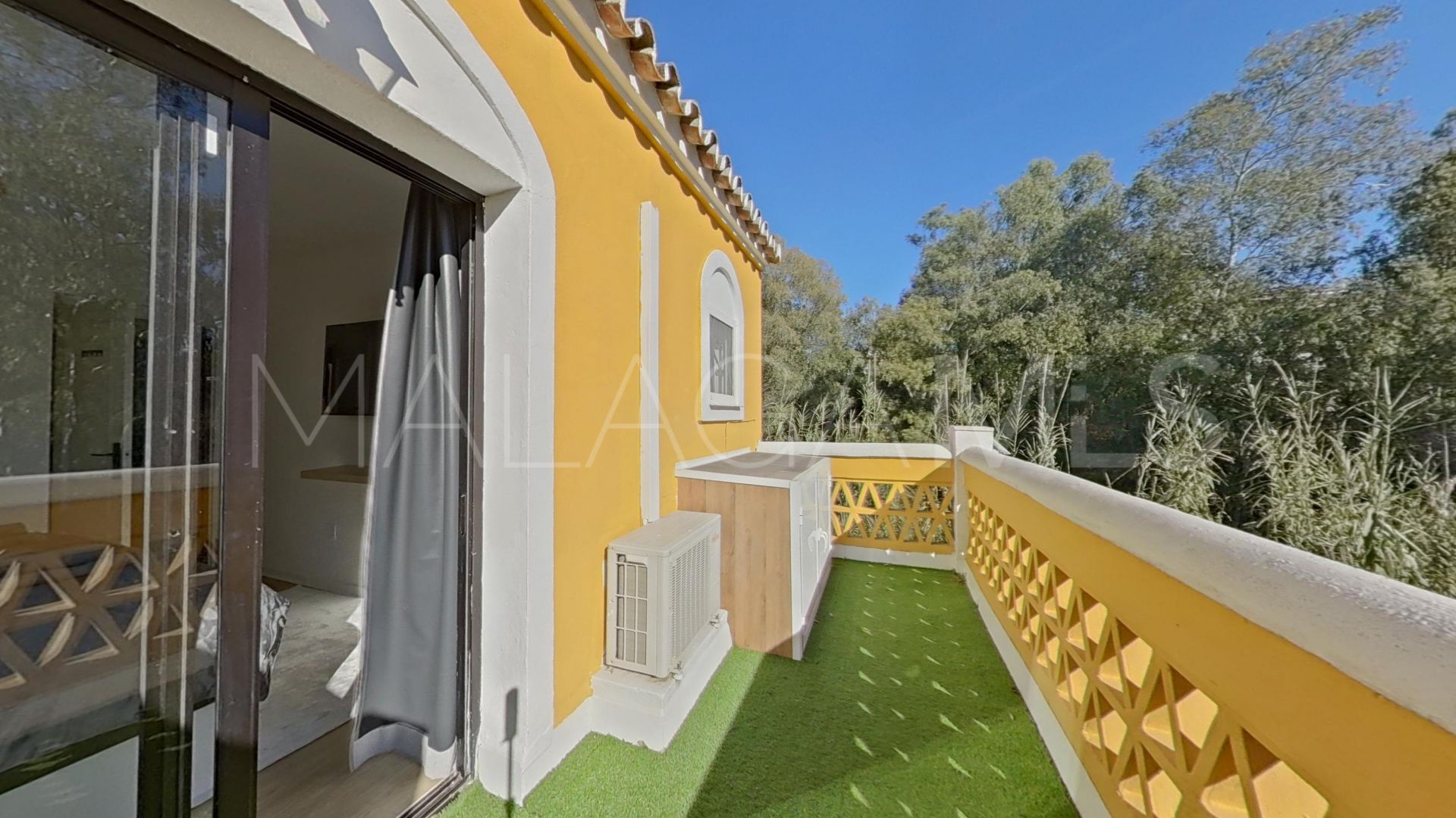 Buy town house in Calahonda with 2 bedrooms