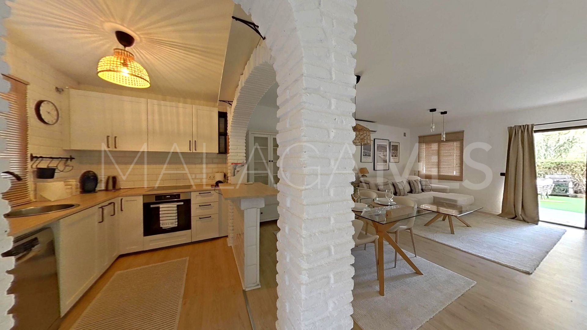 Buy town house in Calahonda with 2 bedrooms