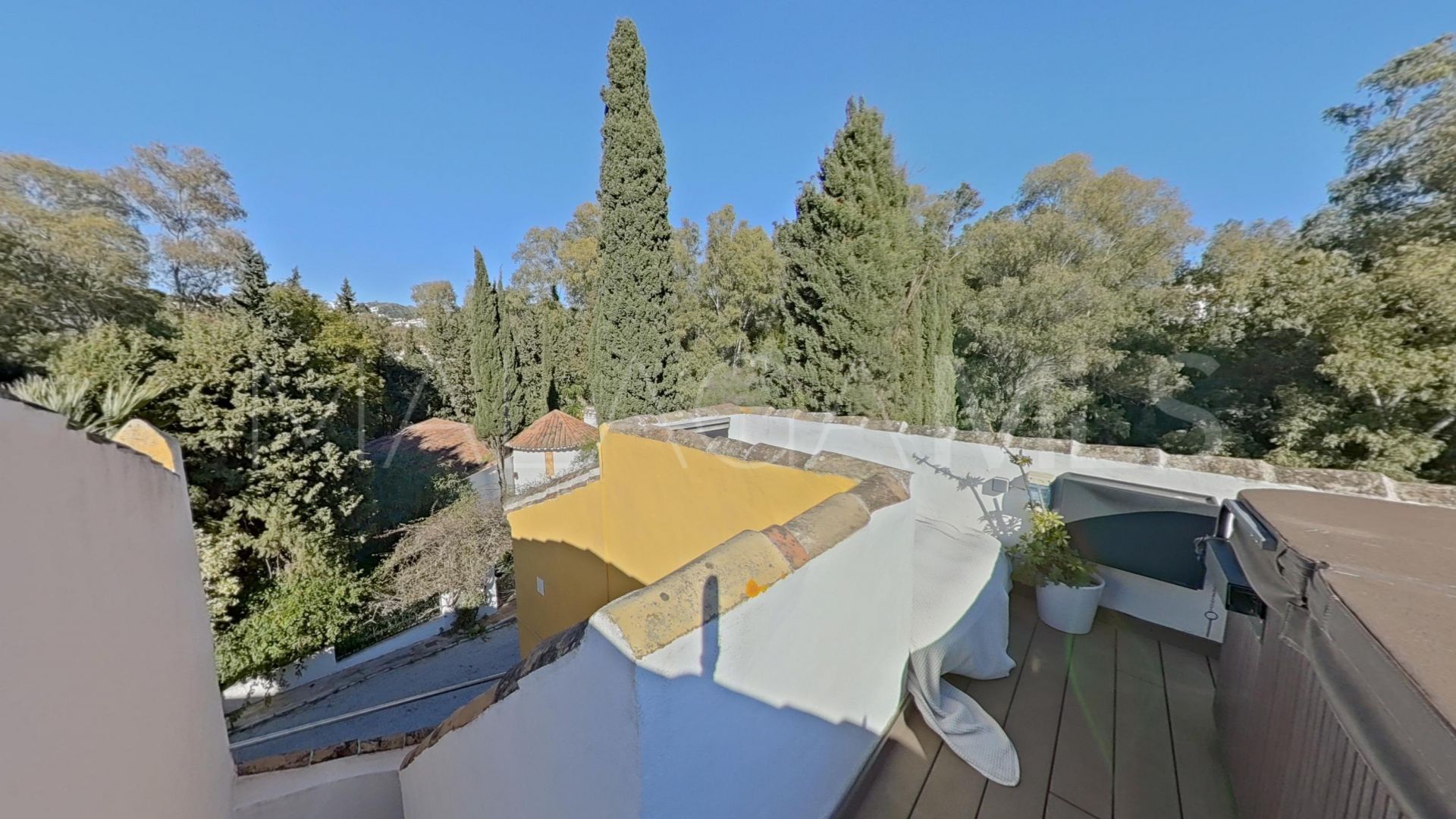 Buy town house in Calahonda with 2 bedrooms