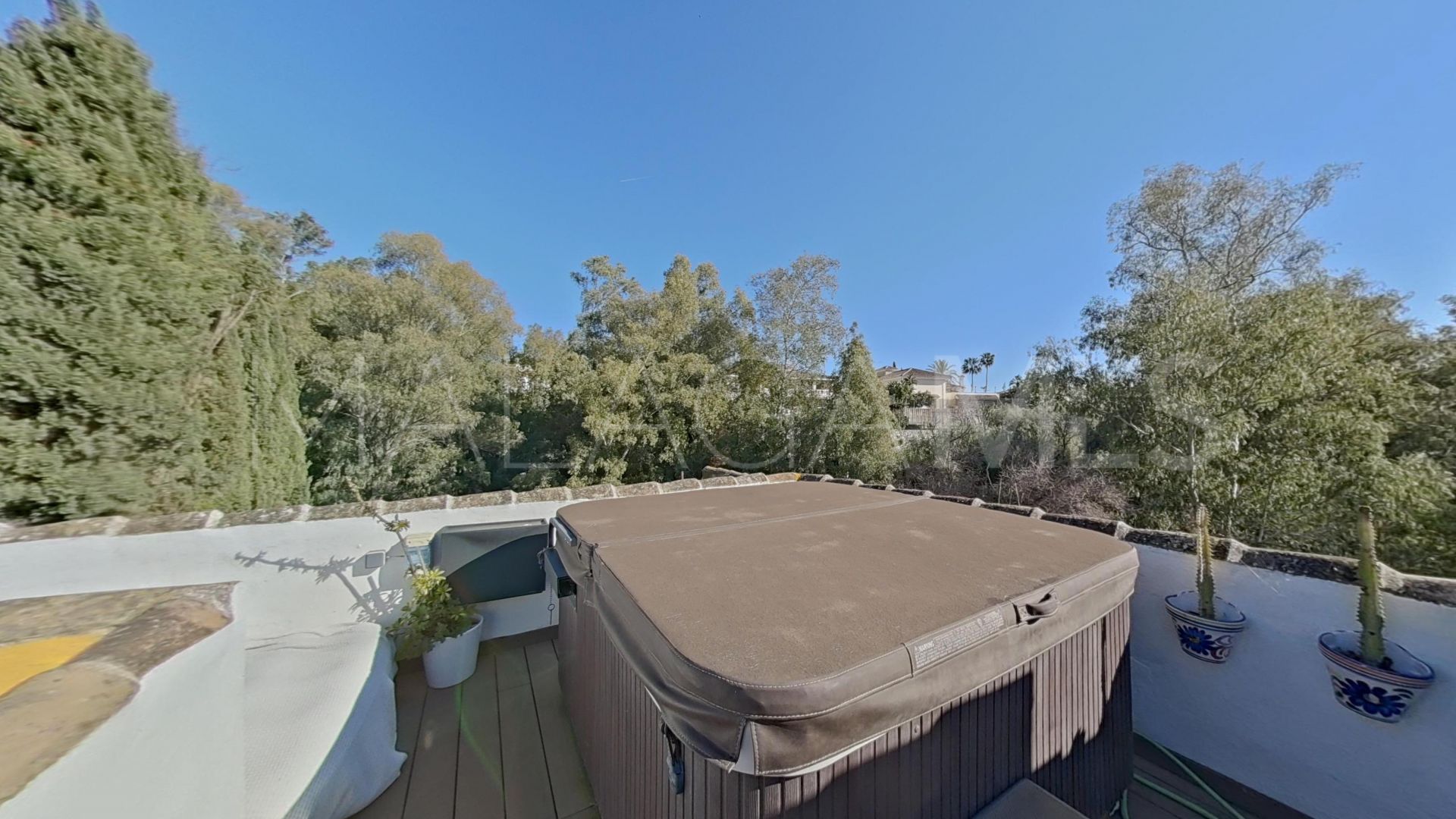 Buy town house in Calahonda with 2 bedrooms