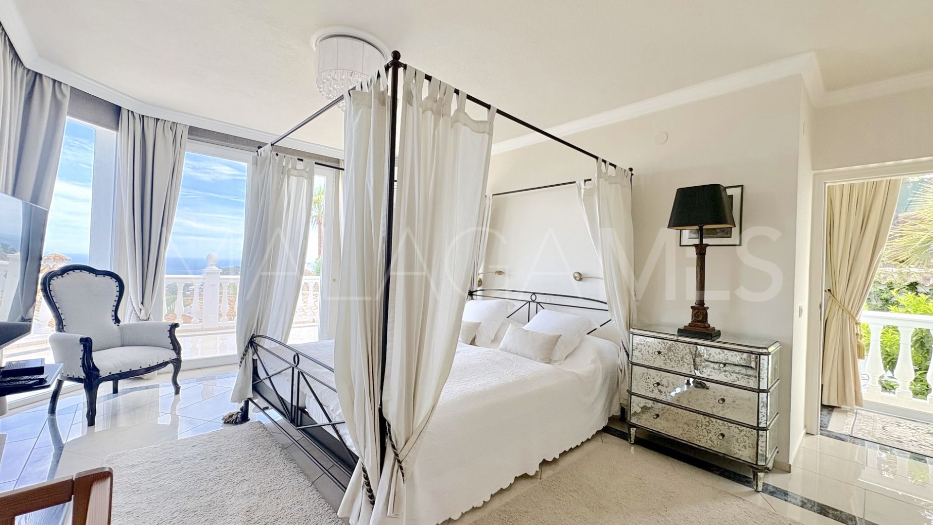 Hus i byn for sale in Hacienda las Chapas