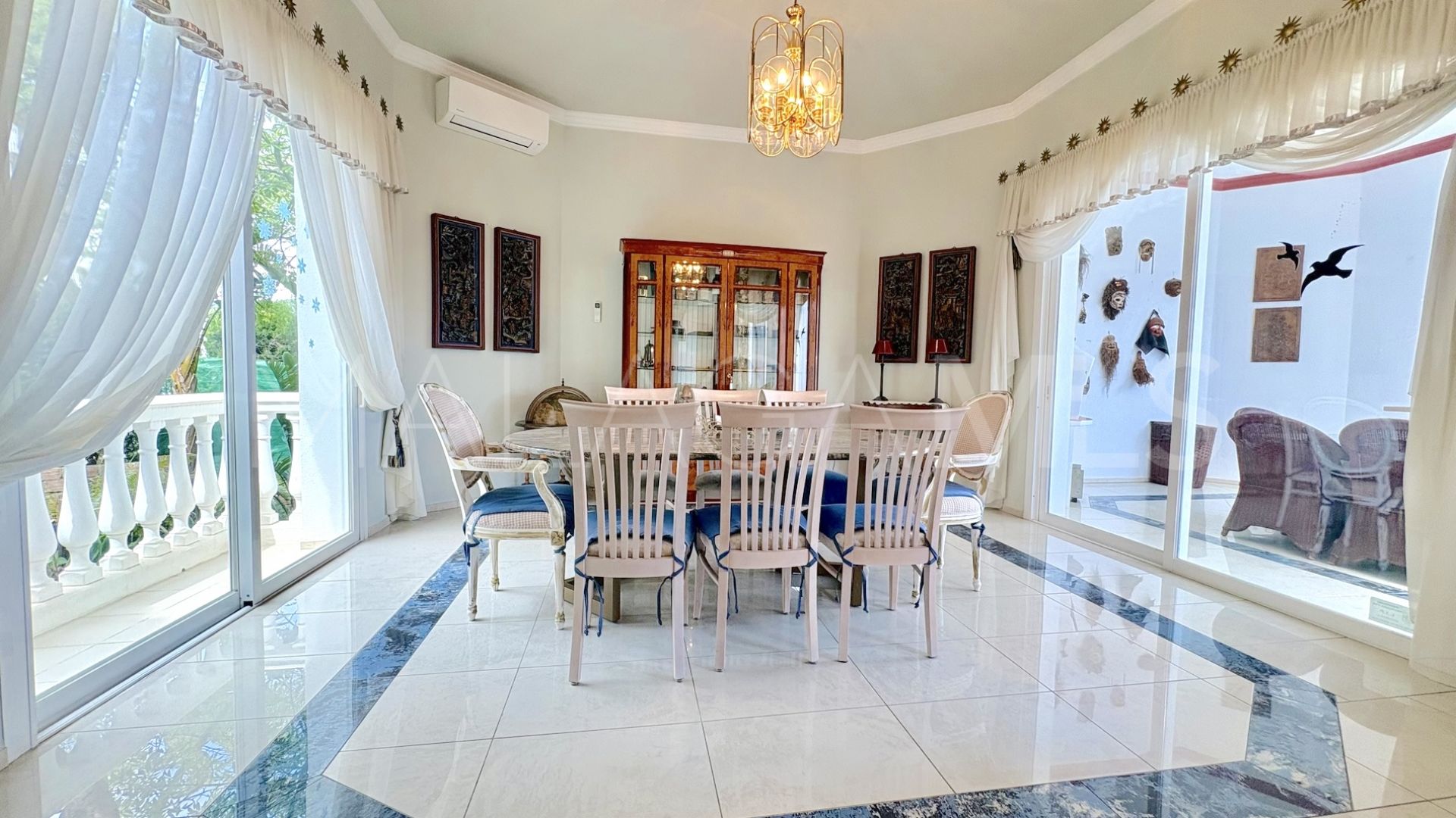 Hus i byn for sale in Hacienda las Chapas