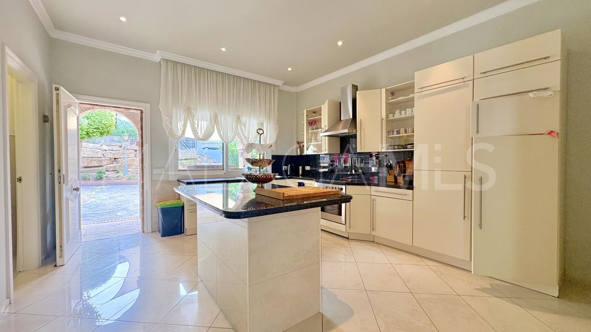 Hus i byn for sale in Hacienda las Chapas
