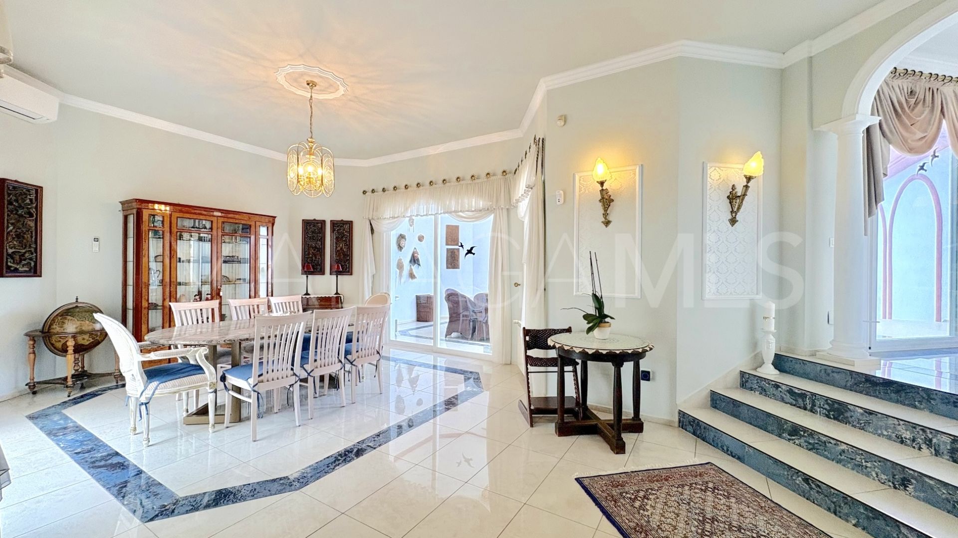 Hus i byn for sale in Hacienda las Chapas