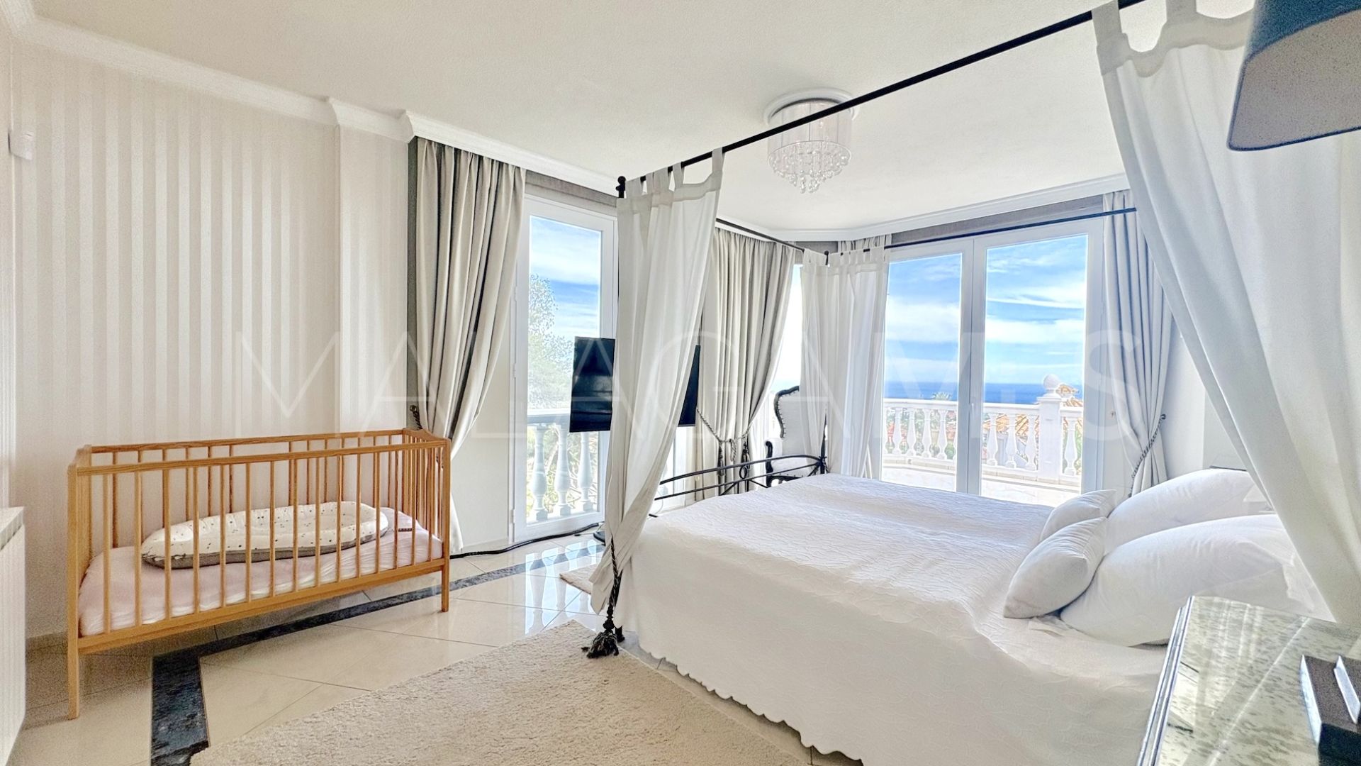 Hus i byn for sale in Hacienda las Chapas