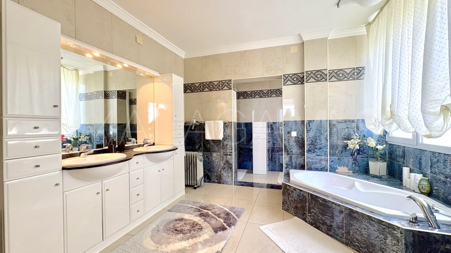 Hus i byn for sale in Hacienda las Chapas