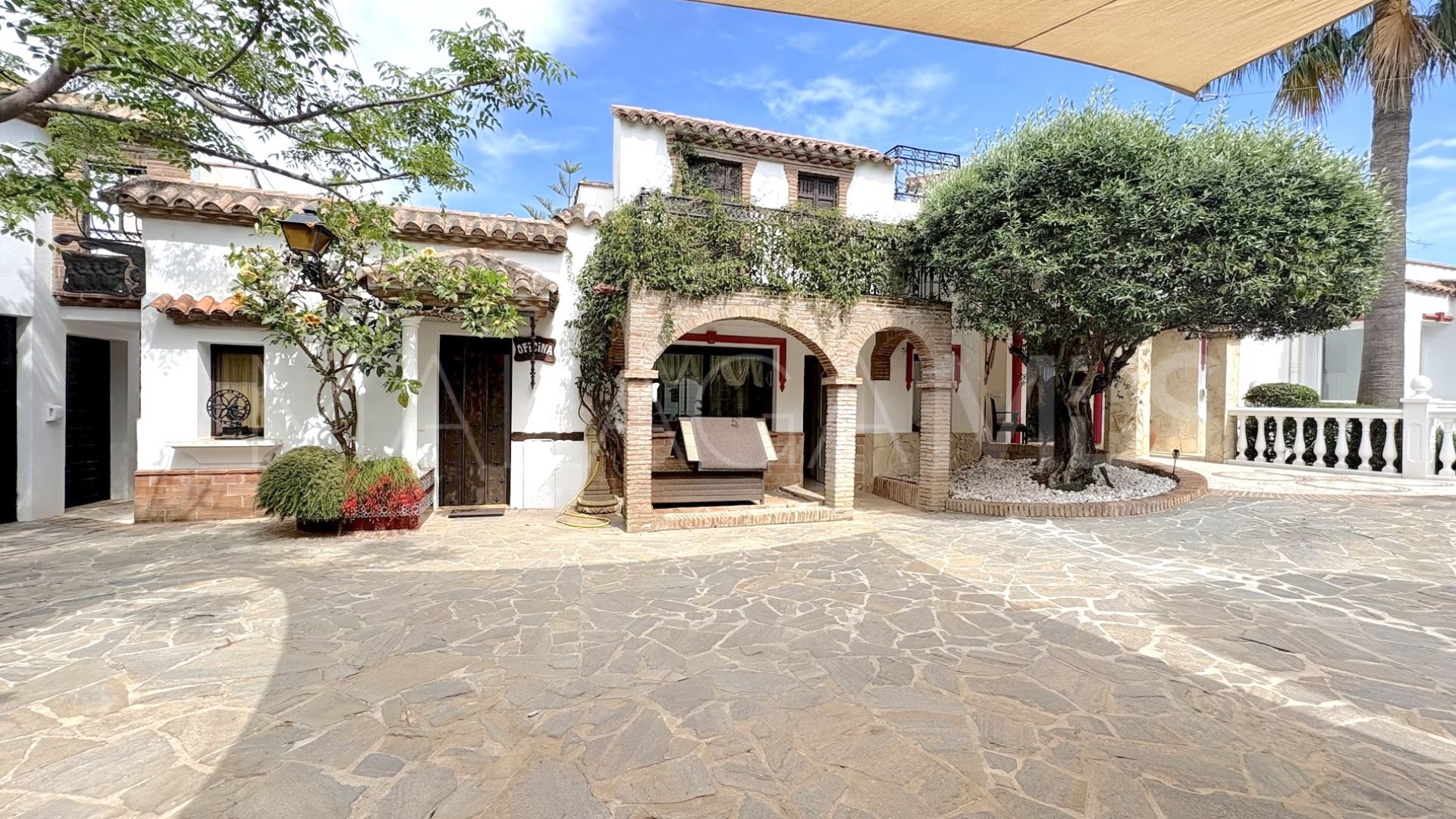 Hus i byn for sale in Hacienda las Chapas