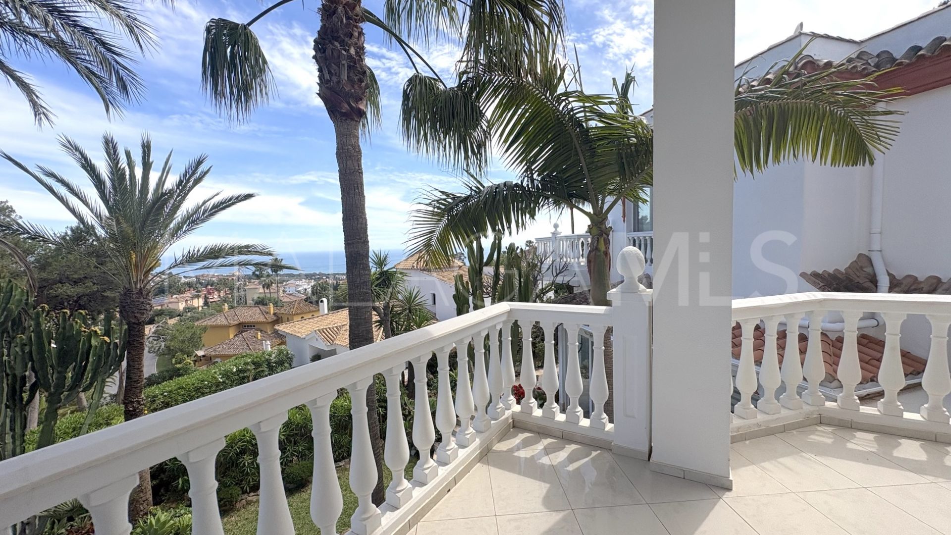 Hus i byn for sale in Hacienda las Chapas