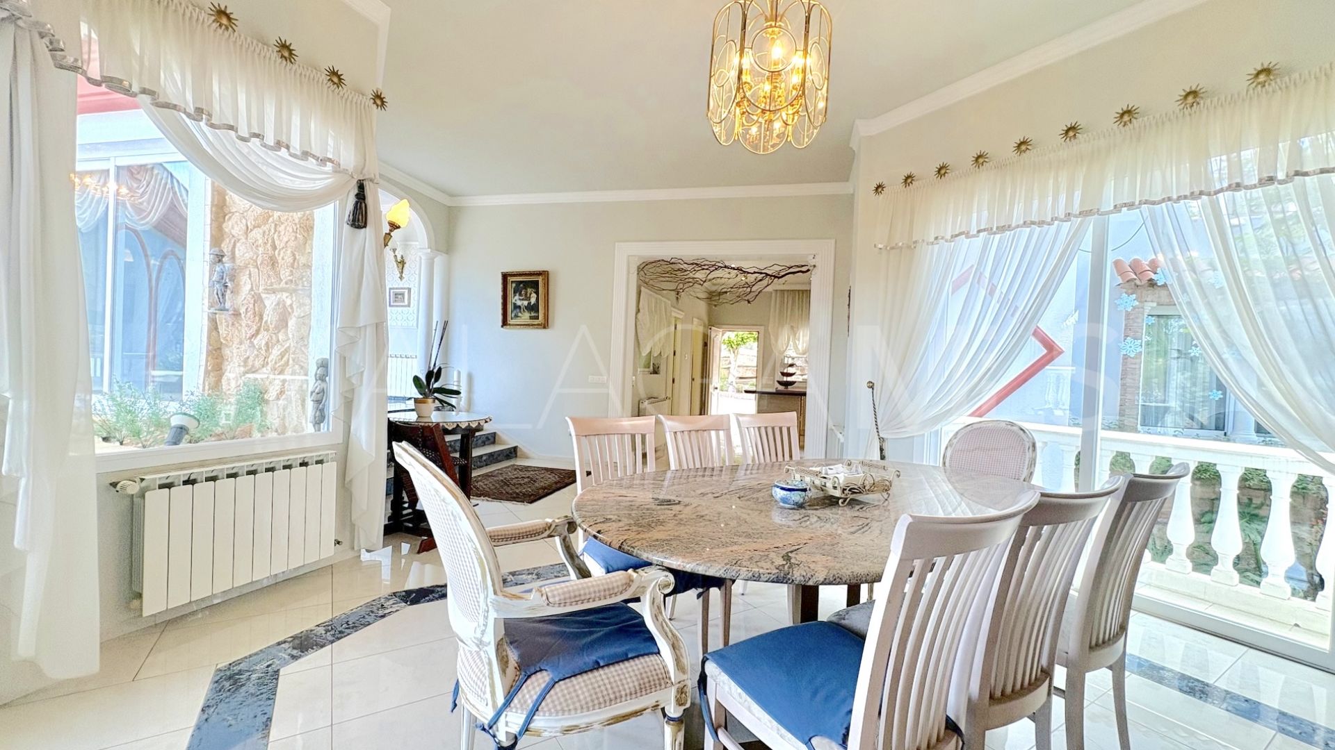 Hus i byn for sale in Hacienda las Chapas