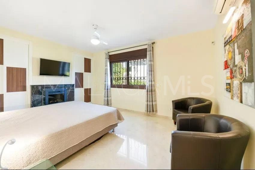 Villa for sale in Benatalaya