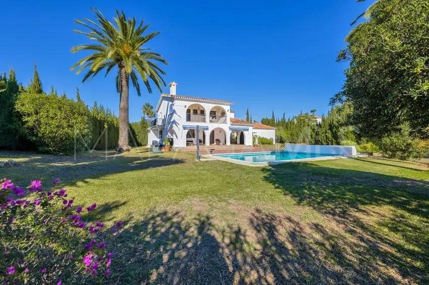 Villa for sale in Benatalaya