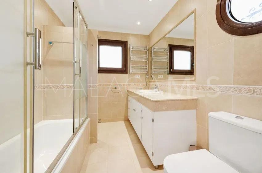 Villa for sale in Benatalaya