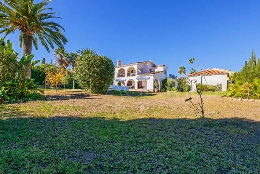Villa for sale in Benatalaya