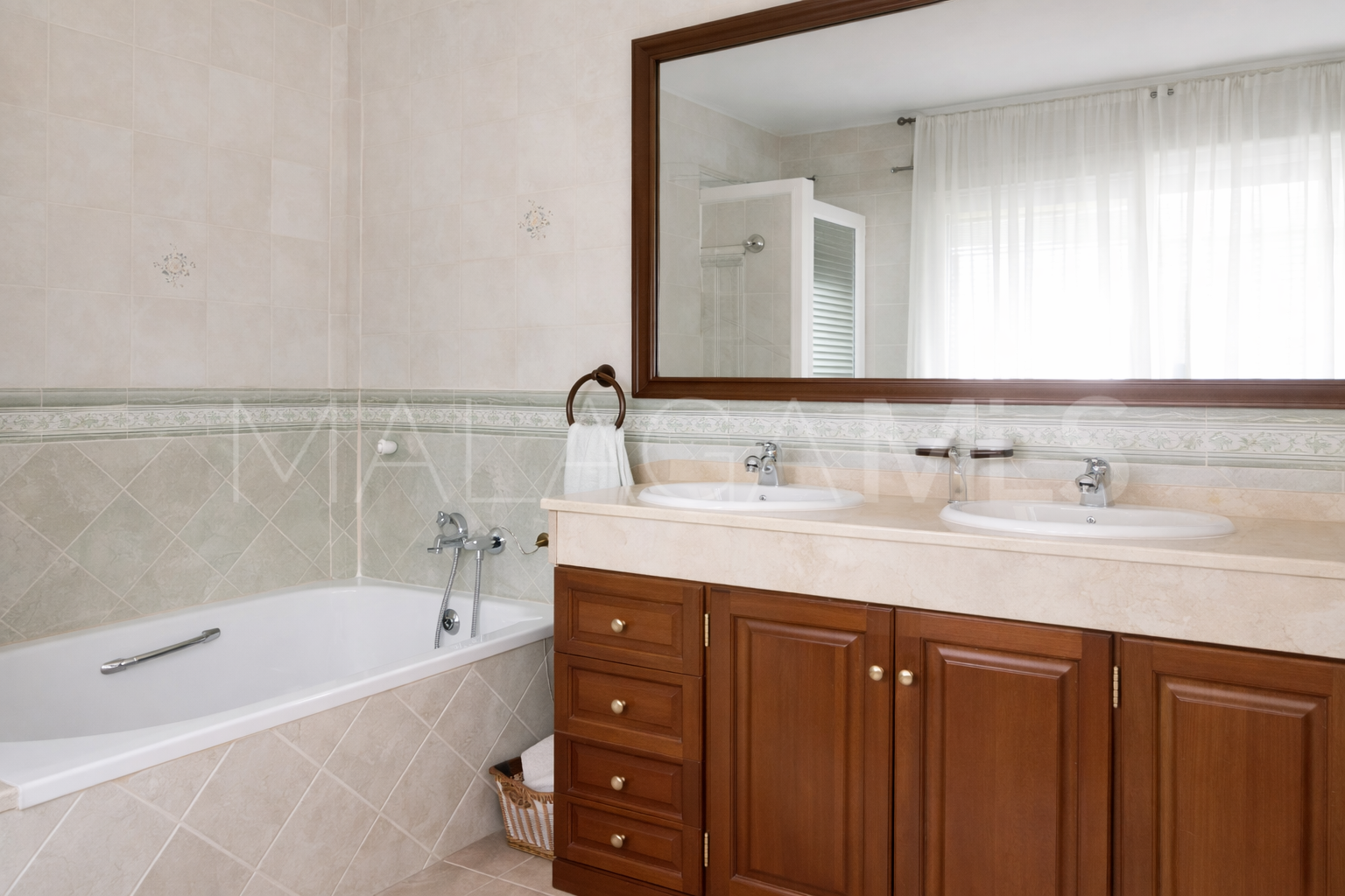 Pareado with 6 bedrooms for sale in San Pedro de Alcantara