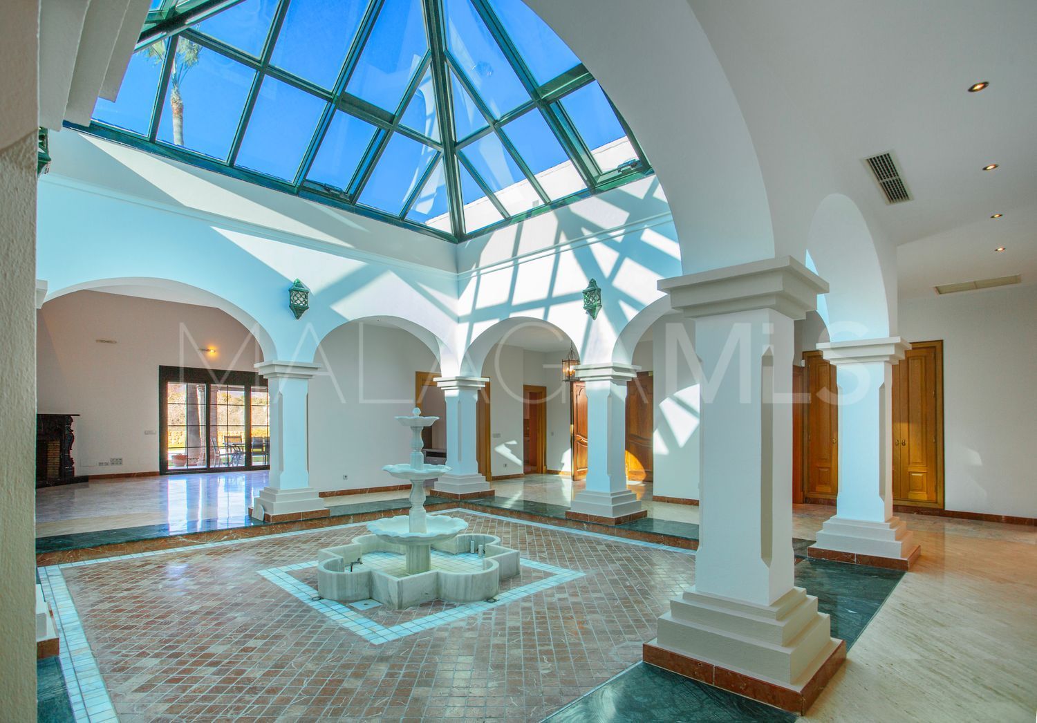 Villa for sale in Mijas Golf with 5 bedrooms