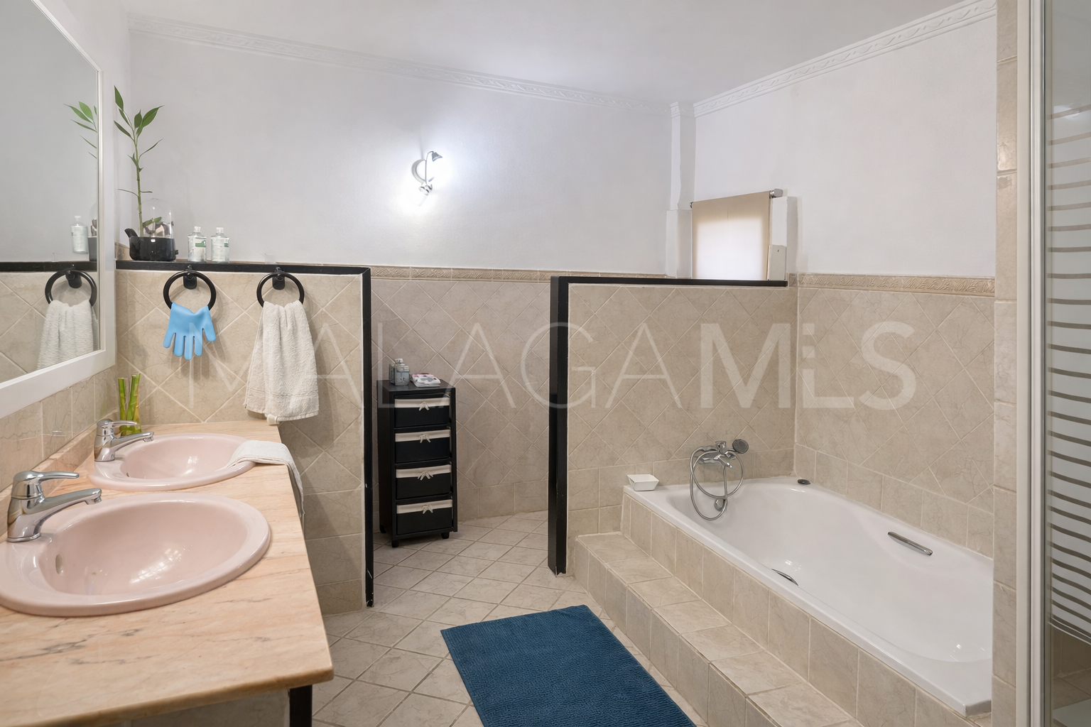 Hus i byn for sale in San Pedro de Alcantara