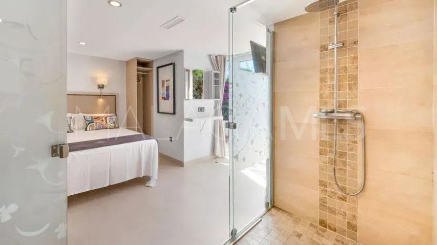 Villa de 8 bedrooms for sale in Linda Vista Baja