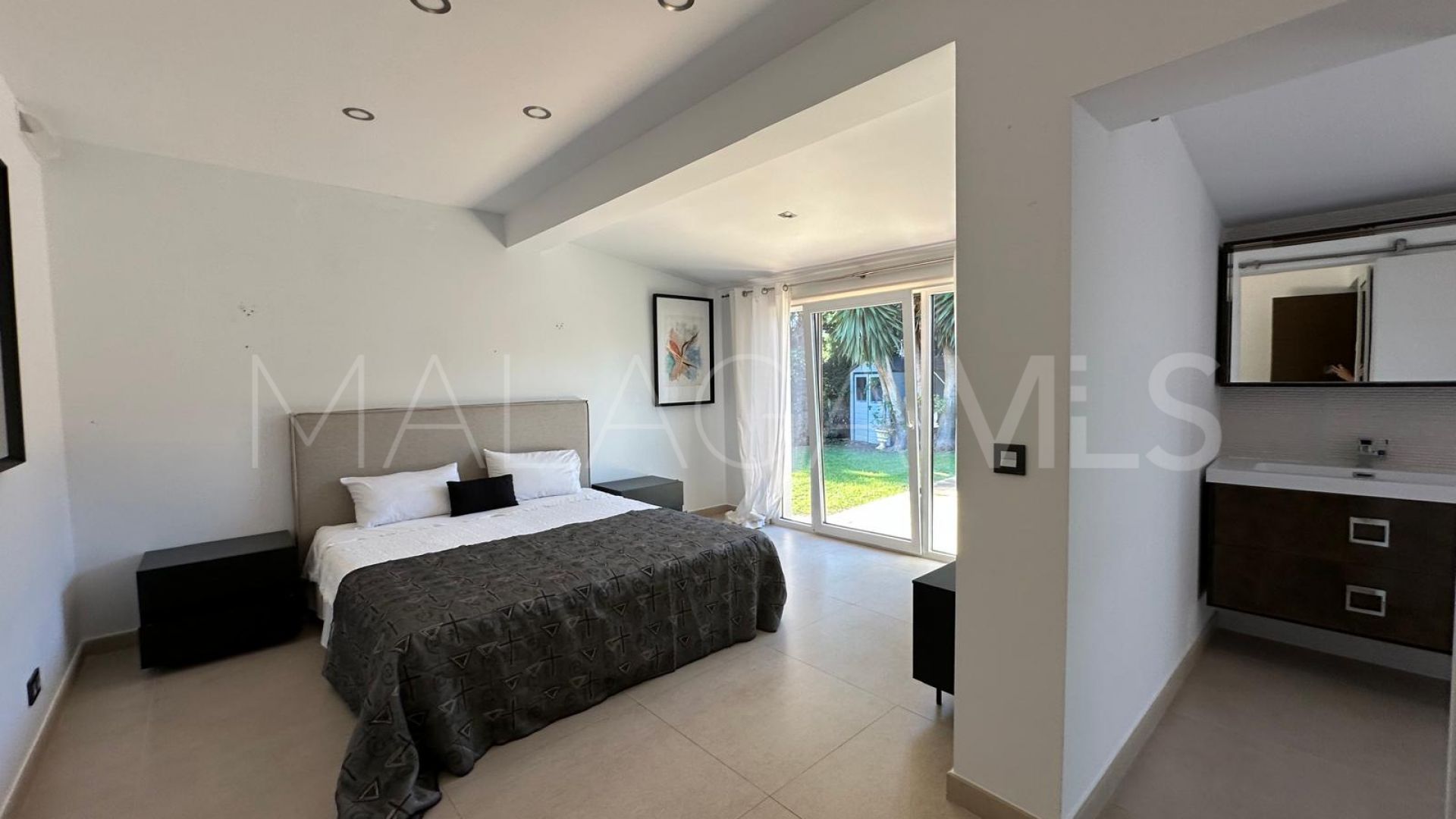 Villa de 8 bedrooms for sale in Linda Vista Baja