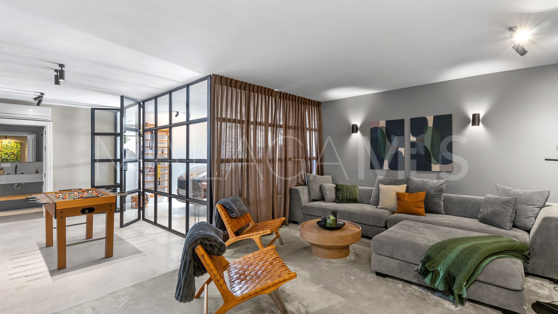 Villa for sale in Nueva Andalucia