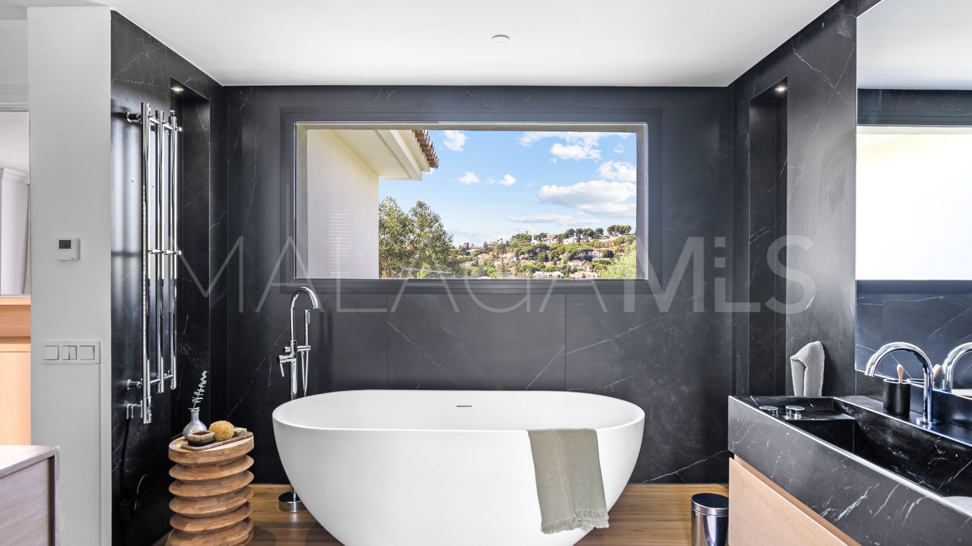 Villa for sale in Nueva Andalucia