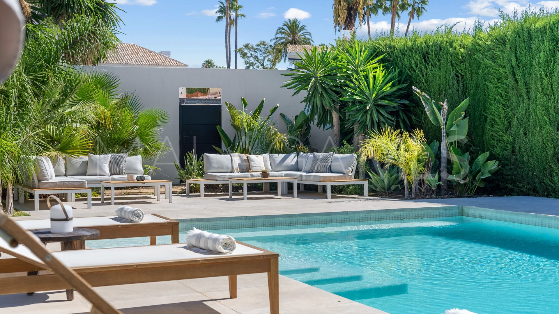 Villa for sale in Nueva Andalucia