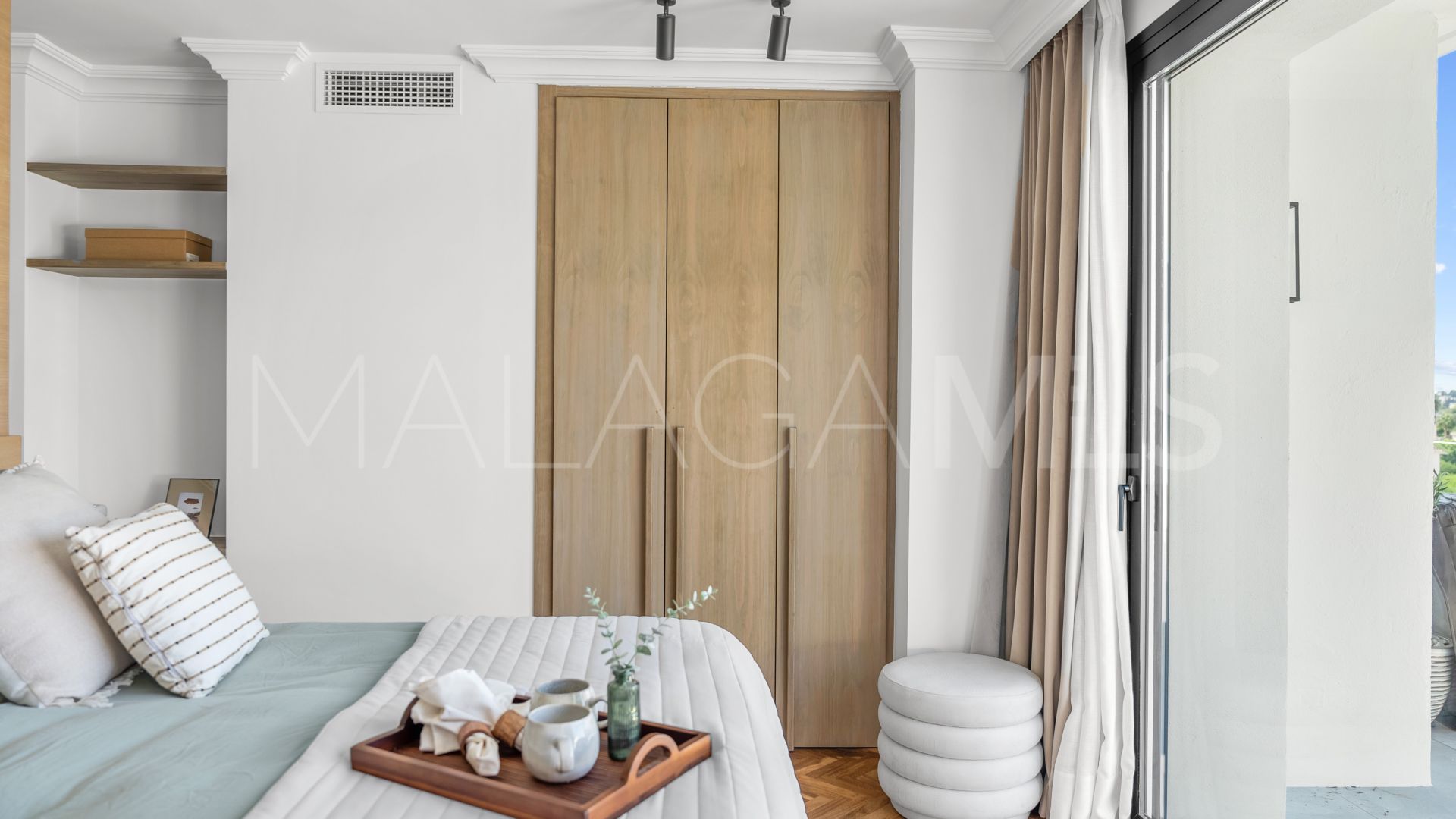 Villa for sale in Nueva Andalucia