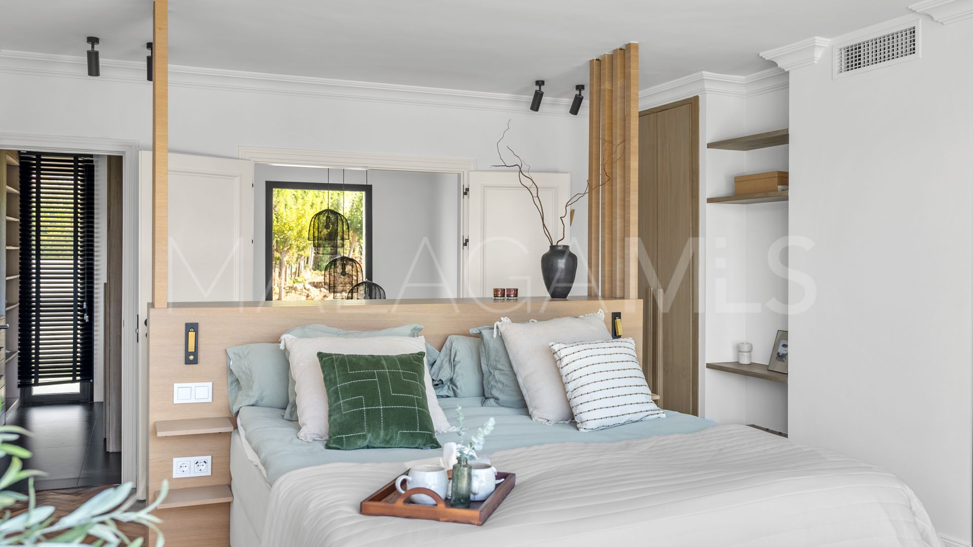 Villa for sale in Nueva Andalucia