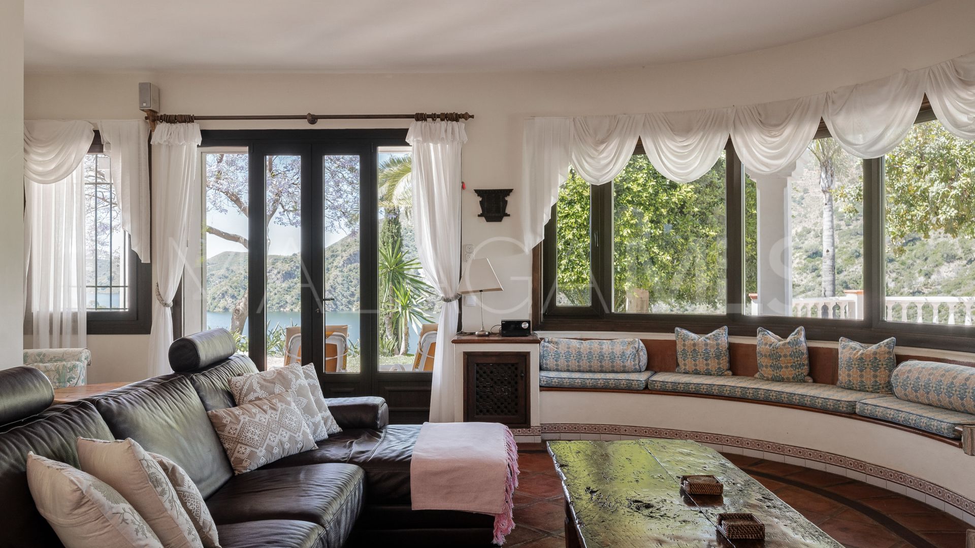 Villa for sale in Istan