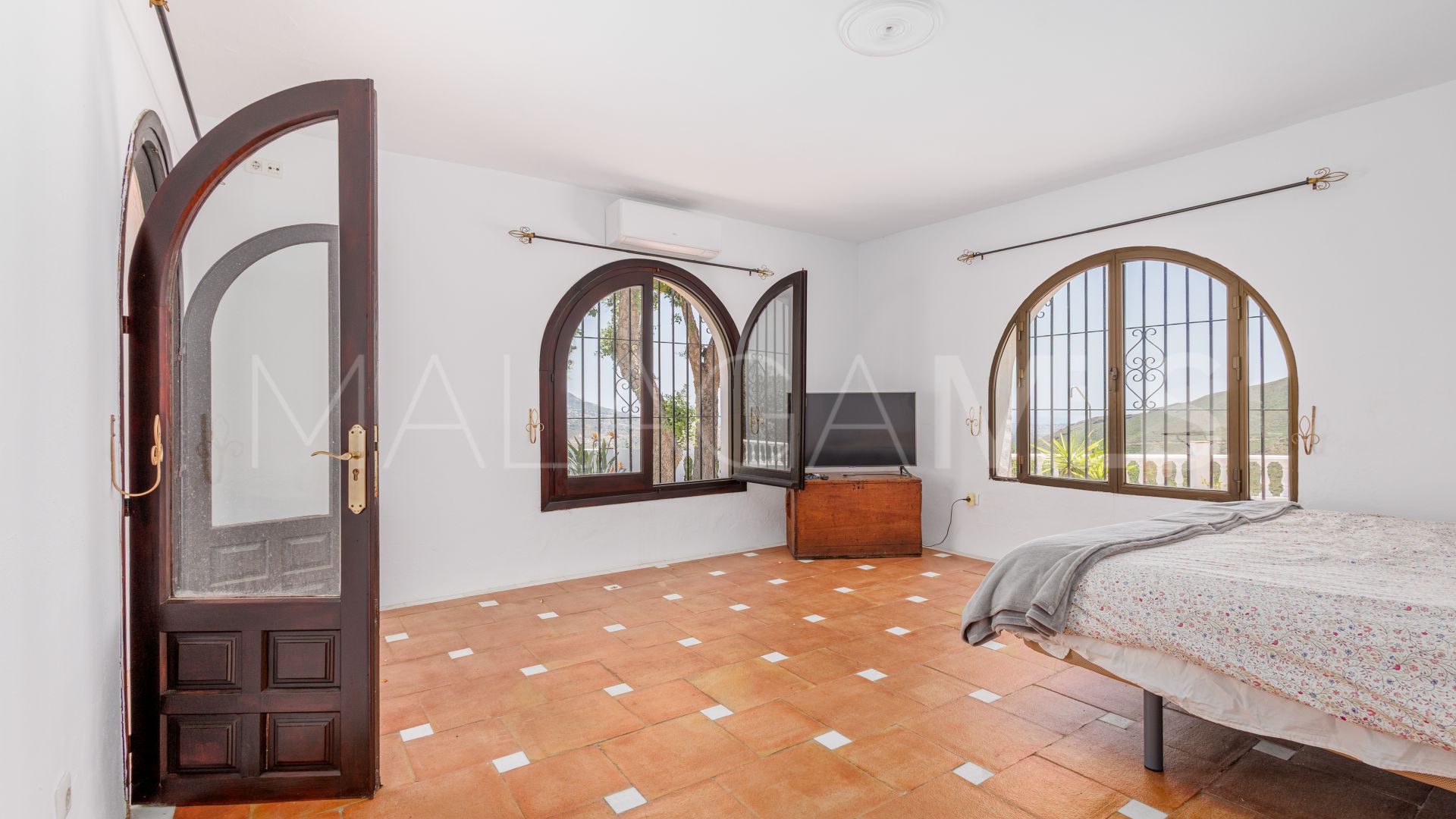 Villa for sale in Coin