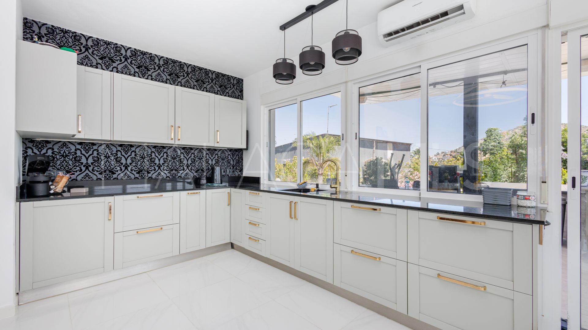 For sale villa in Coin with 6 bedrooms