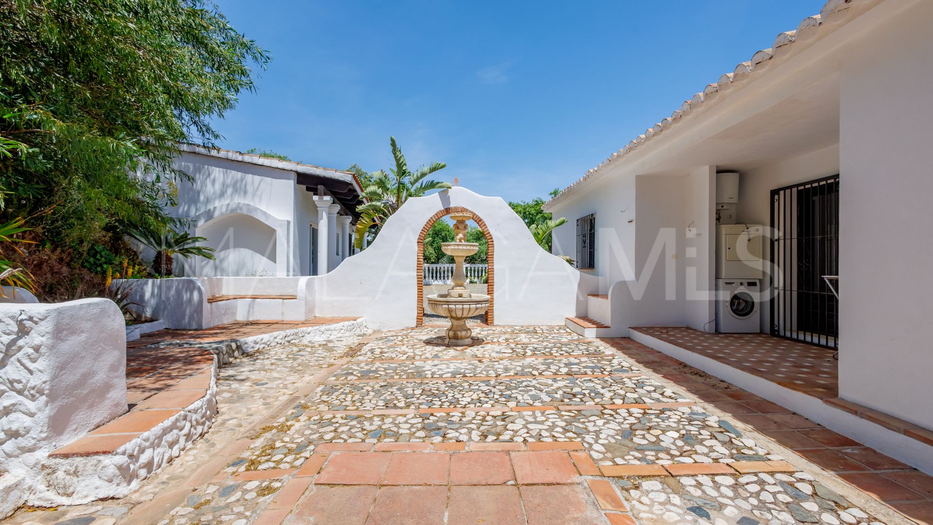 Villa for sale in Coin