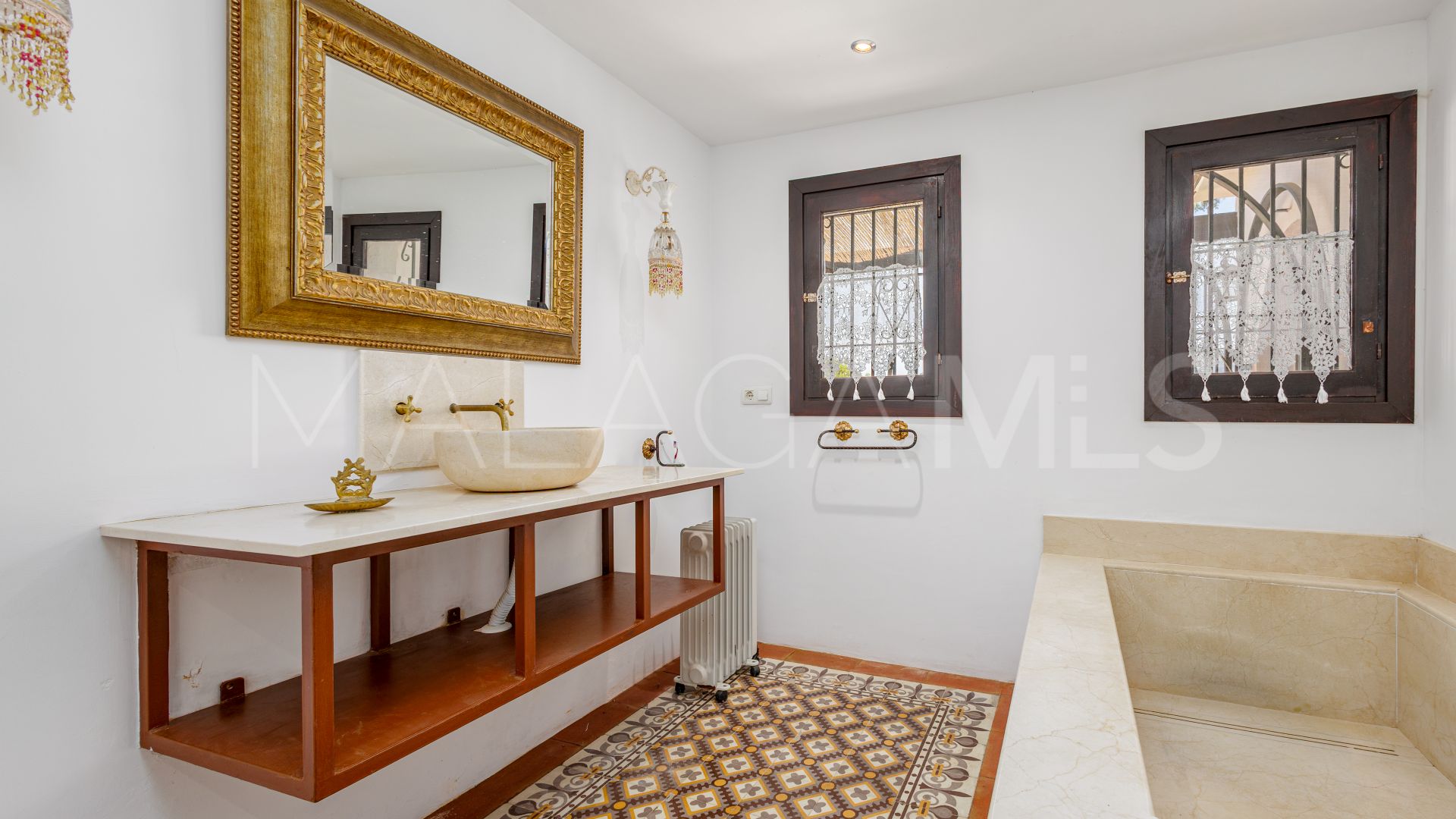 Villa for sale in Coin